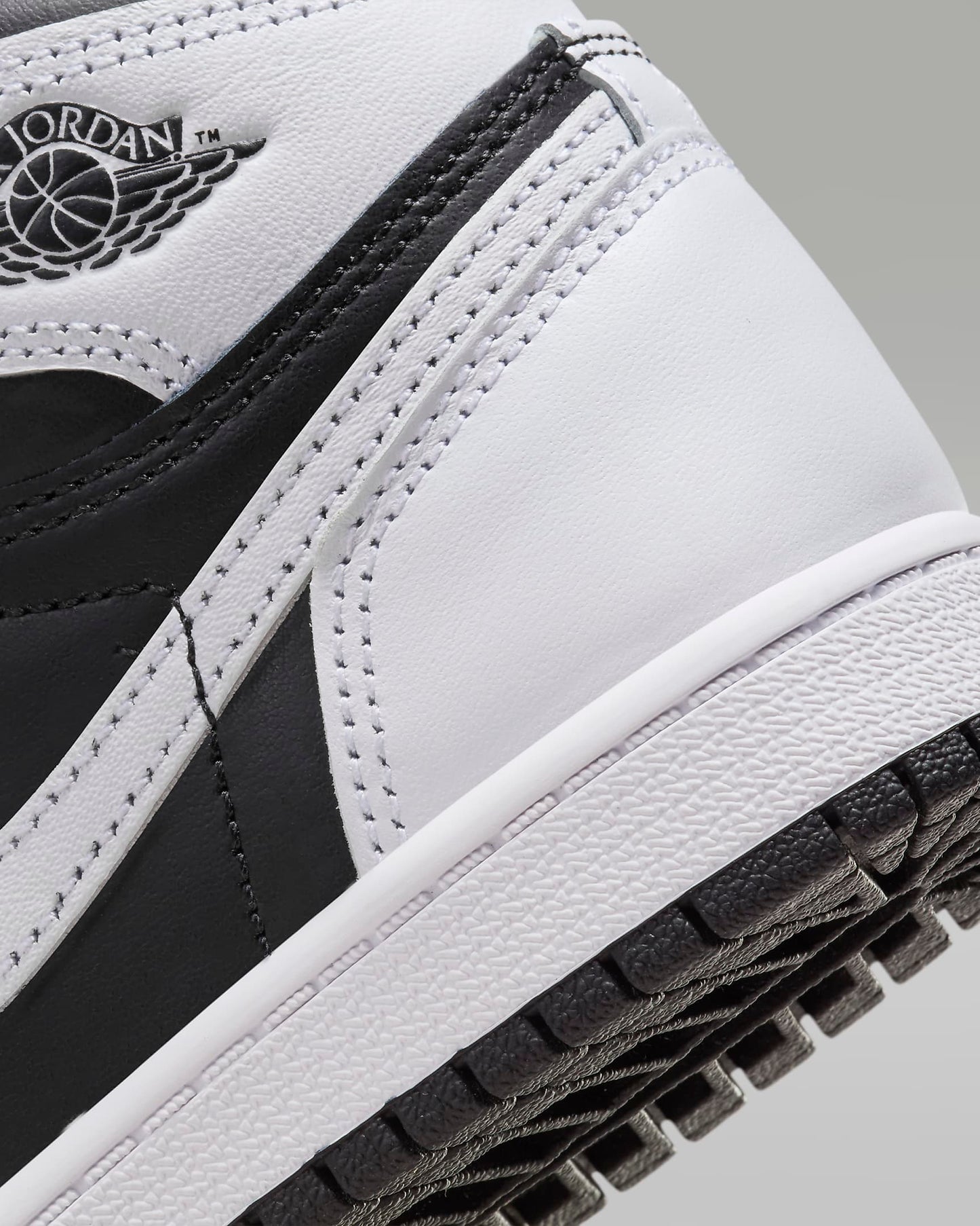 Jordan 1 Retro High OG "Black & White"