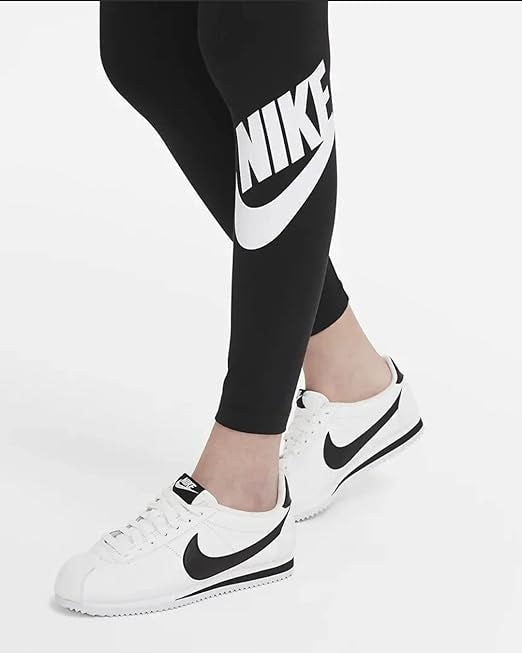 Nike Sportswear Essential